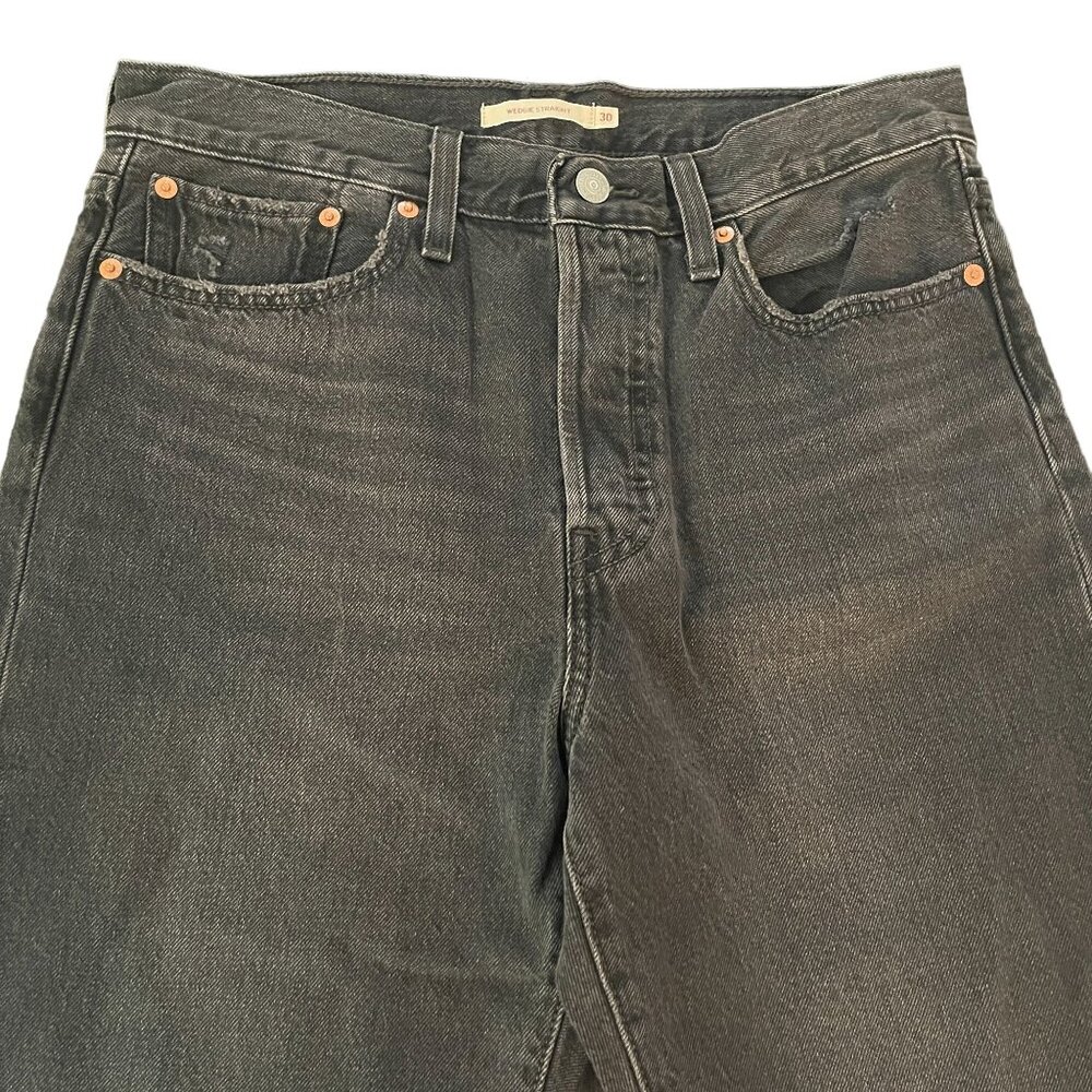 New Levi's Premium Wedgie Straight Waterless Black Distressed Knee Jean, Size 30 - Picture 3 of 14